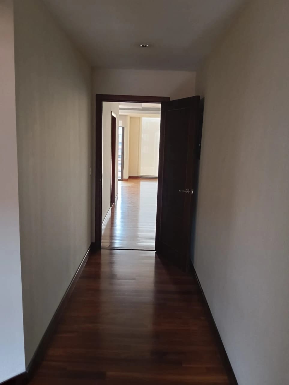 Vendo Apto Z.10 Edif. Mirafiori REF.6827 *110 M2, 2 Hab, 2 Baños, 2 Parqueos — Apartamento en Venta en Zona 10, Guatemala, Ciudad — foto 4 de 16
