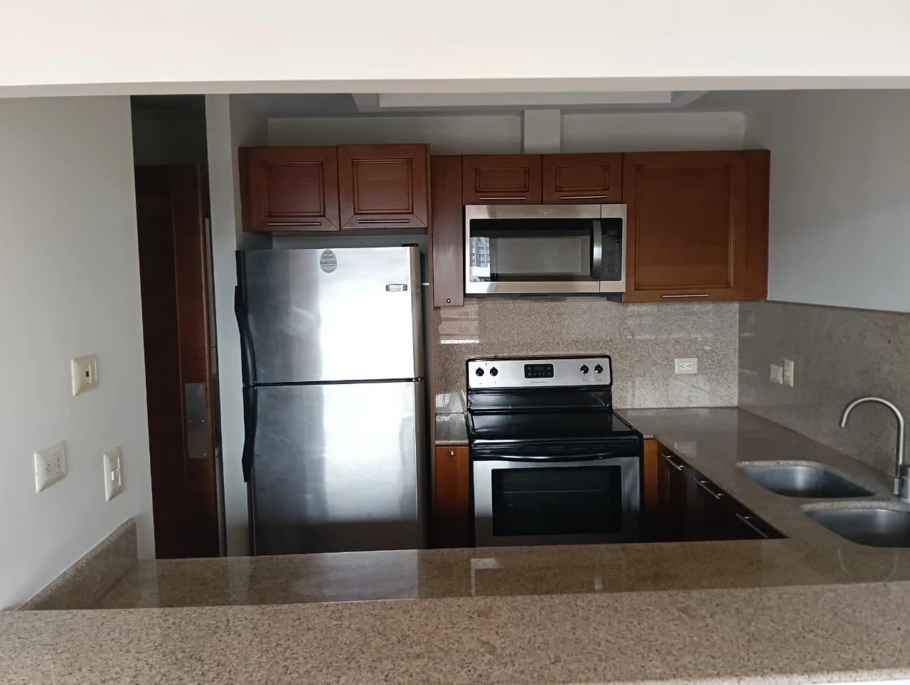 Vendo Apto Z.10 Edif. Mirafiori REF.6827 *110 M2, 2 Hab, 2 Baños, 2 Parqueos — Apartamento en Venta en Zona 10, Guatemala, Ciudad — foto 5 de 16