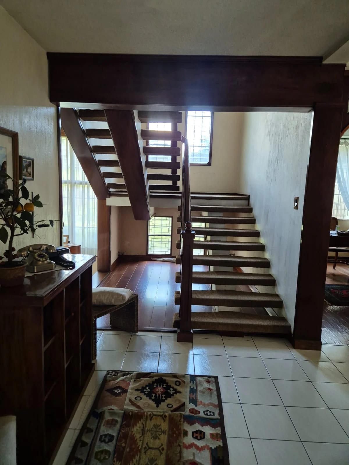 Vendo Casa 4 Hab Z.15 Valles de Vista Hermosa REF.6800 *450M2 Const, Estudio, Jardin, Cuarto Serv, 5 Parqueos, 4 Hab, 4.5 Baños, Sala Fam, $550K* — Casa en Venta en Zona 15, Guatemala, Ciudad — foto 4 de 17