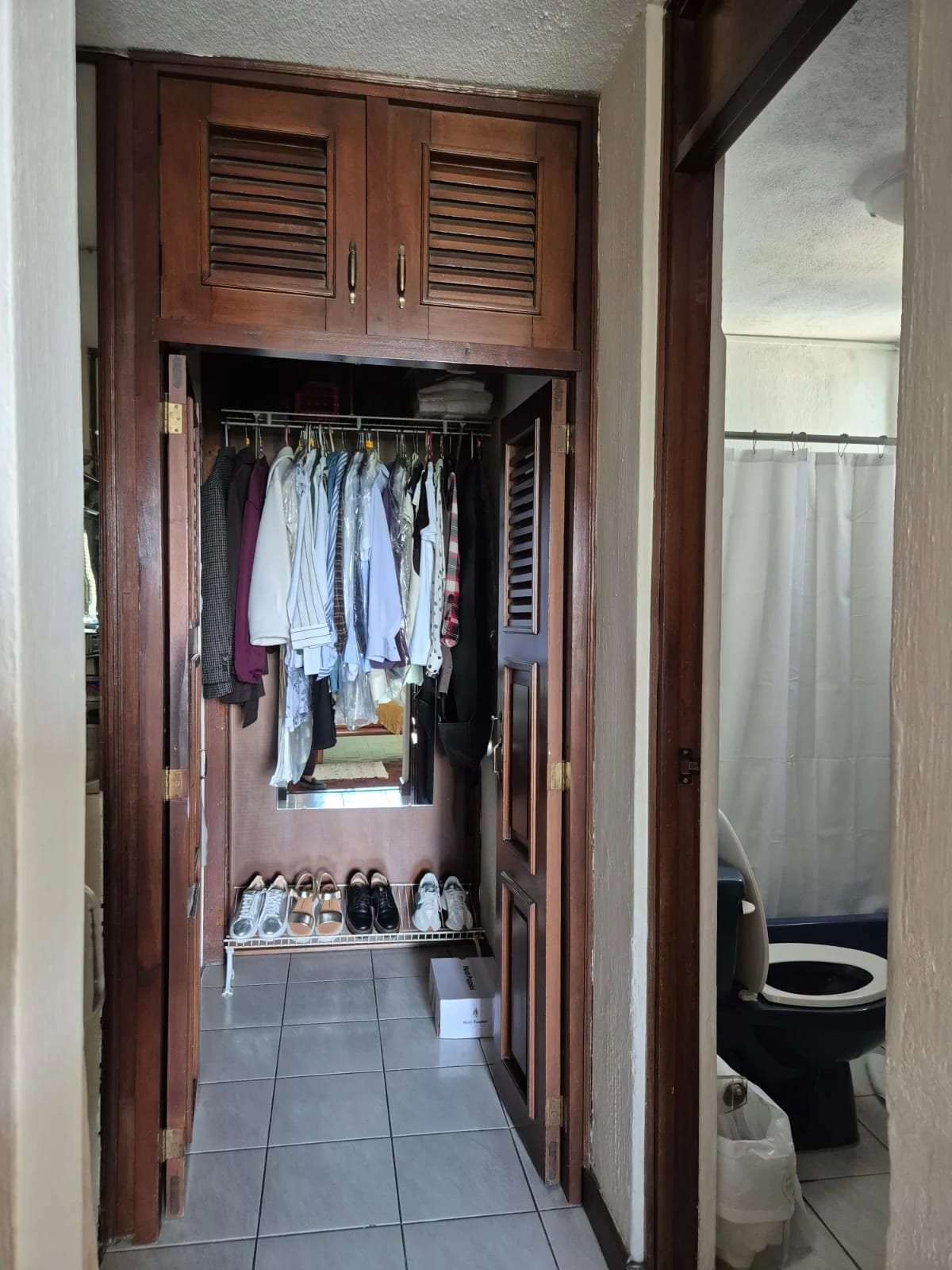 Vendo Casa 4 Hab Z.15 Valles de Vista Hermosa REF.6800 *450M2 Const, Estudio, Jardin, Cuarto Serv, 5 Parqueos, 4 Hab, 4.5 Baños, Sala Fam, $550K* — Casa en Venta en Zona 15, Guatemala, Ciudad — foto 16 de 17