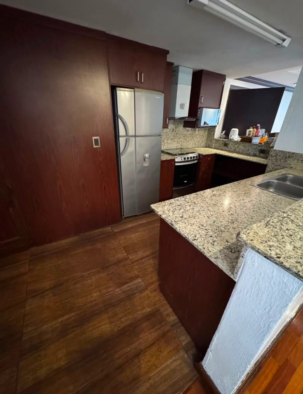 Rento Apto 3 Hab Zona 14 la Villa REF.6941 *3 Hab, 3 Baños, 2 Parq — Apartamento en Alquiler en Zona 14, Guatemala, Ciudad — foto 1 de 16