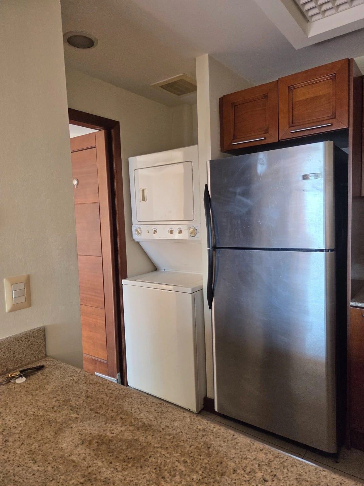 Rento Apto Z.10 Edif. Mirafiori, 6953 *110M2, 2 Hab, 2 Baños, 2 Parq — Apartamento en Alquiler en Zona 10, Guatemala, Ciudad — foto 9 de 9
