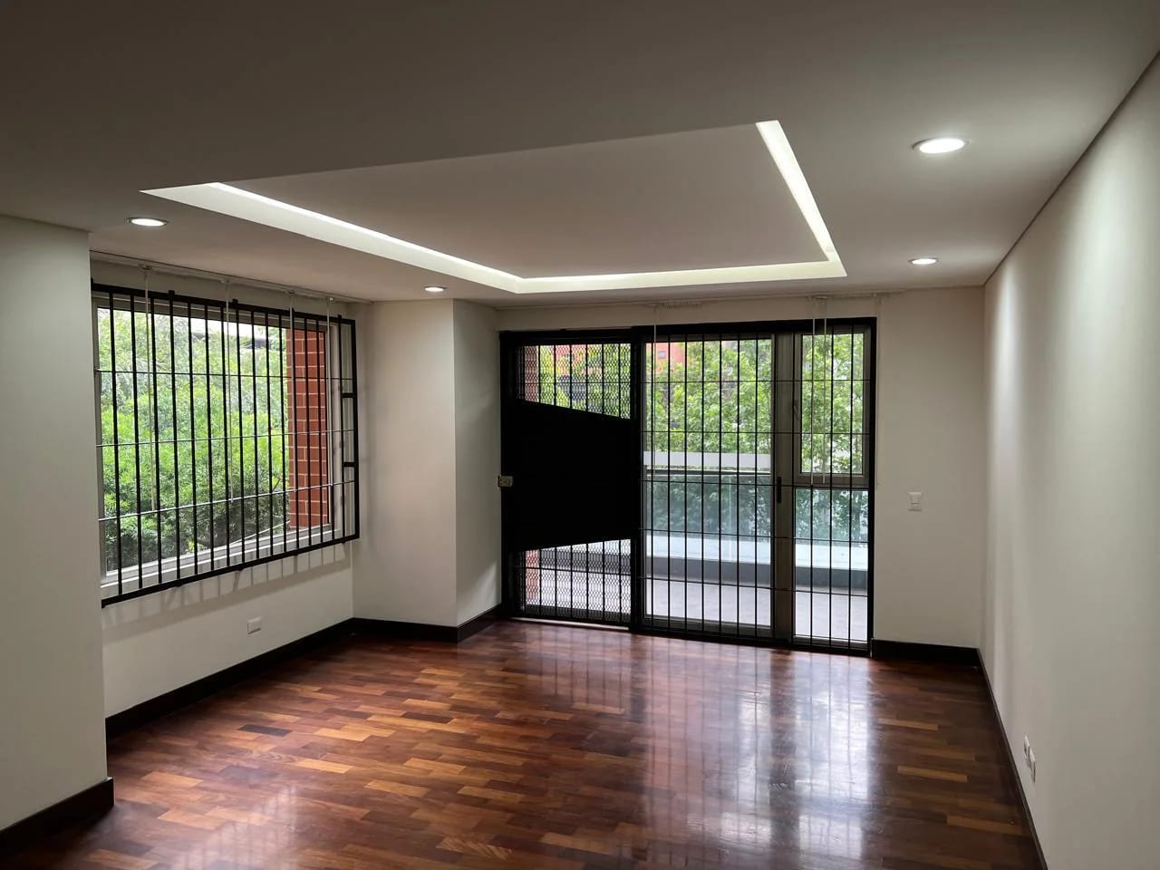 Vendo/rento Apto Zona 10 Edif. Santa Sofia REF.6957 *183M2, 3 Hab — Apartamento en Venta en Zona 10, Guatemala, Ciudad — foto 2 de 17