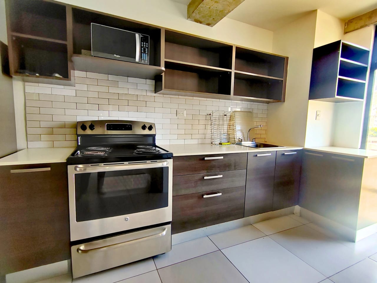 APARTAMENTO EDIF. RUE 3, ZONA 4 — Apartamento en Alquiler en Rue 3, Zona 4, Guatemala, Ciudad — foto 1 de 12