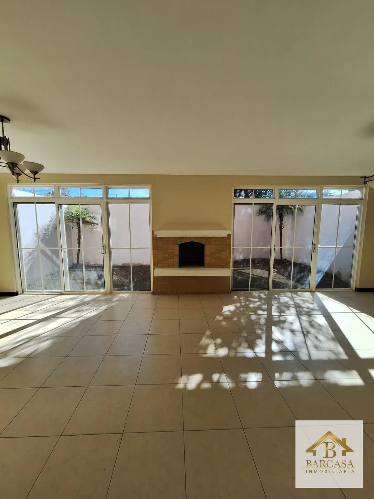 Se vende casa en Residenciales Manantiales km 19.5 carretera a San Jose Pinula — Casa en Venta en Los Manantiales, Carretera a El Salvador, Guatemala, Ciudad — foto 1 de 16