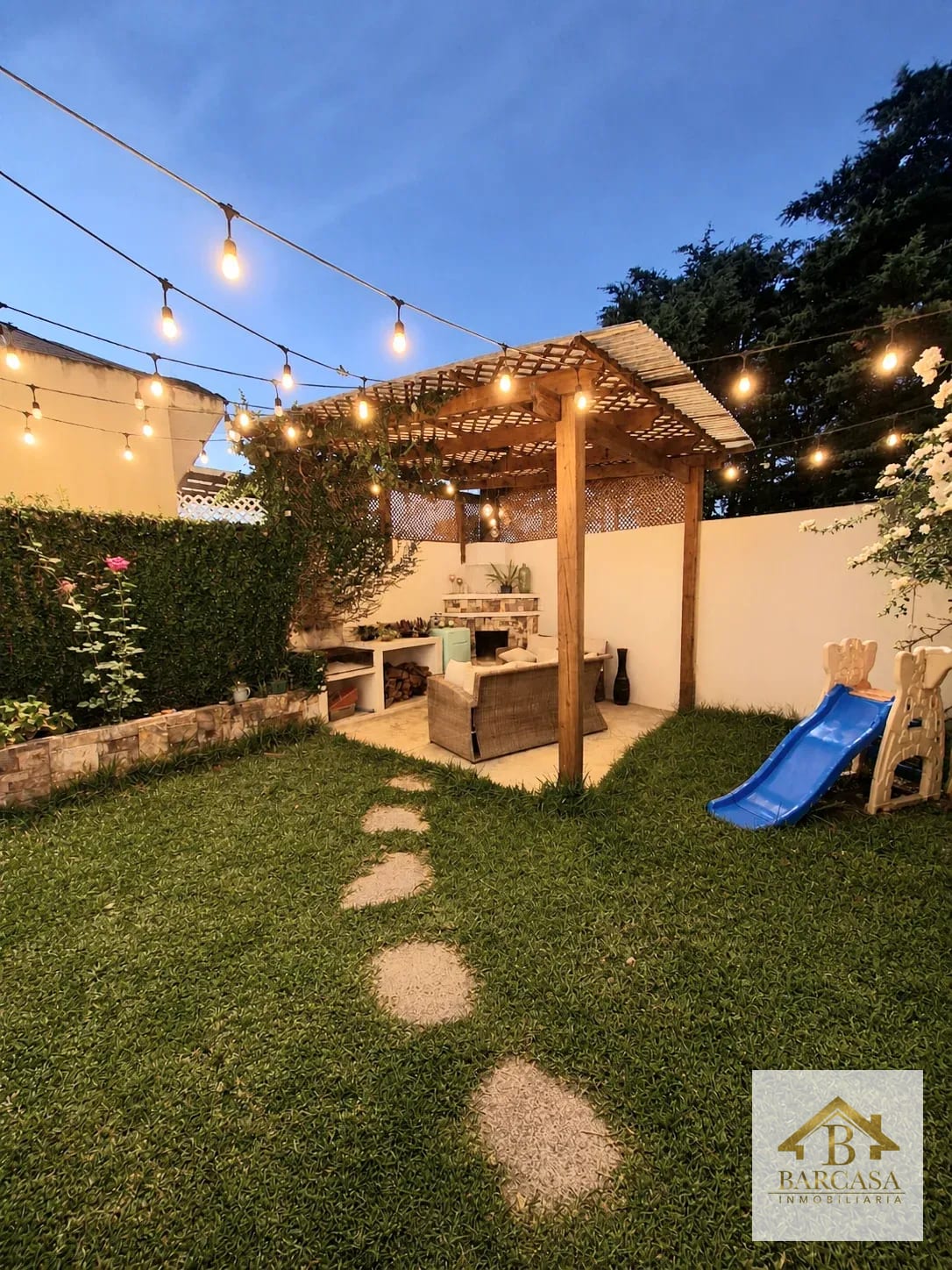 Se vende Casa en Bosques de arrazola km 16.5, entrada por Olmeca, Caes. — Casa en Venta en Bosques de Arrazola, Carretera a El Salvador, Guatemala, Ciudad — foto 1 de 15