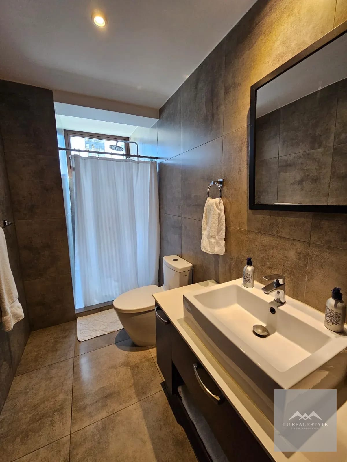 Espectacular apartamento en z10 — Apartamento en Venta en Zona 10, Guatemala, Ciudad — foto 2 de 8