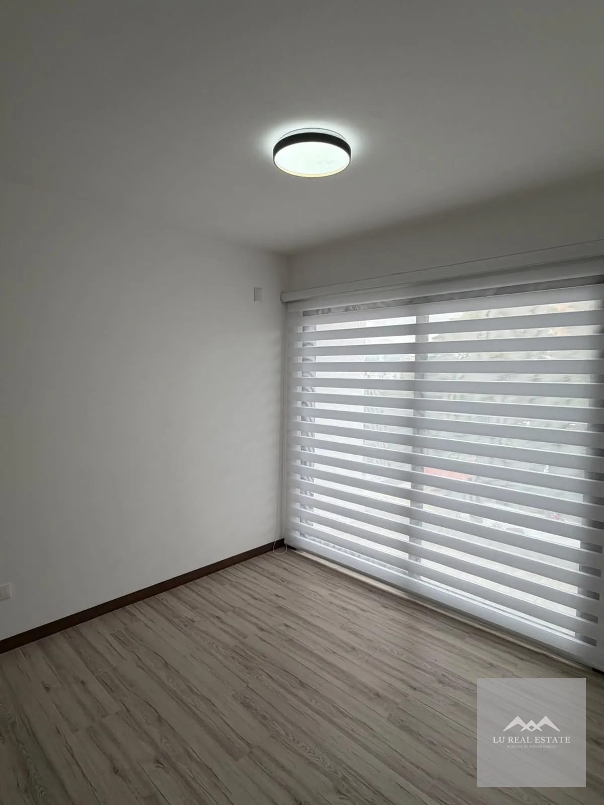 Apartamento de dos habitaciones y estudio — Apartamento en Alquiler en Zona 10, Guatemala, Ciudad — foto 2 de 9