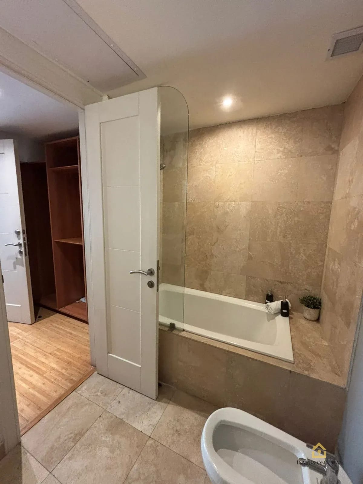 Apto Amueblado 2 Hab + Cuarto de Serv. $2,500 | Edificio Atrium Zona 10 — Apartamento en Alquiler en Atrium, Zona 10, Guatemala, Ciudad — foto 15 de 16