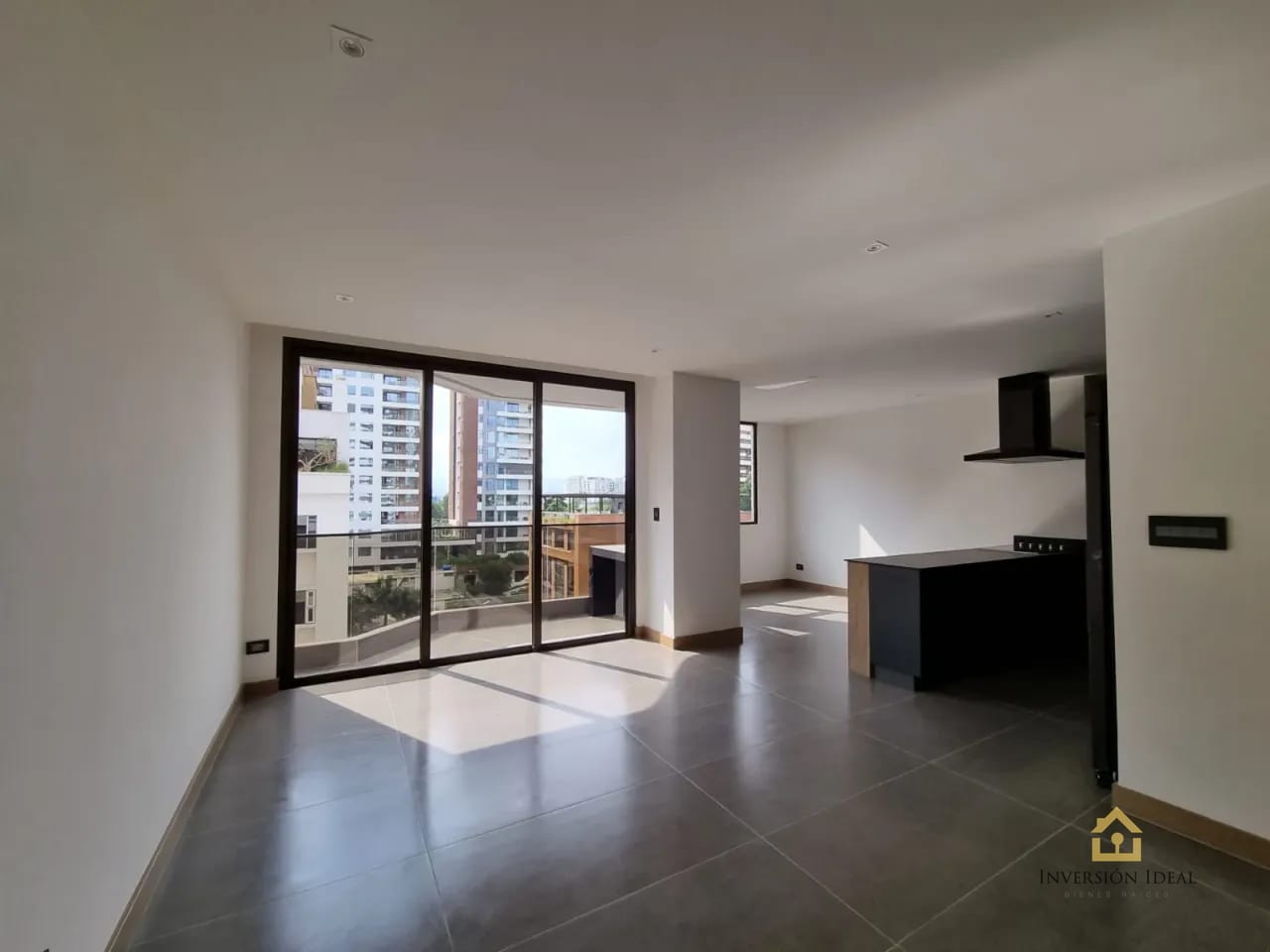 Apartamento en renta | $1,900 | 2 Hab + cuarto de servicio | Edificio Vertic Zona 14 — Apartamento en Alquiler en Vertic, Zona 14, Guatemala, Ciudad — foto 1 de 11