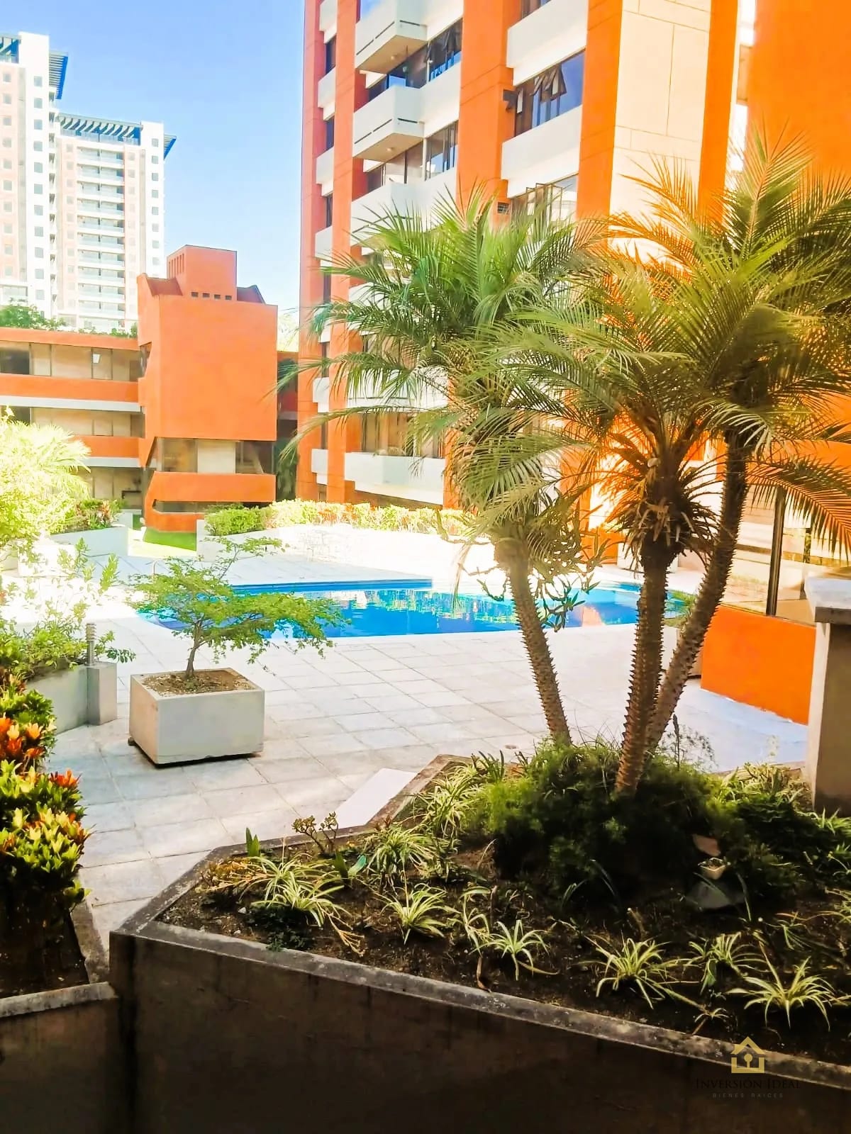 Apartamento en renta o venta 133 mts2 3 Hab + cuarto de servicio zona 10 — Apartamento en Alquiler en Villareal, Zona 10, Guatemala, Ciudad — foto 6 de 17