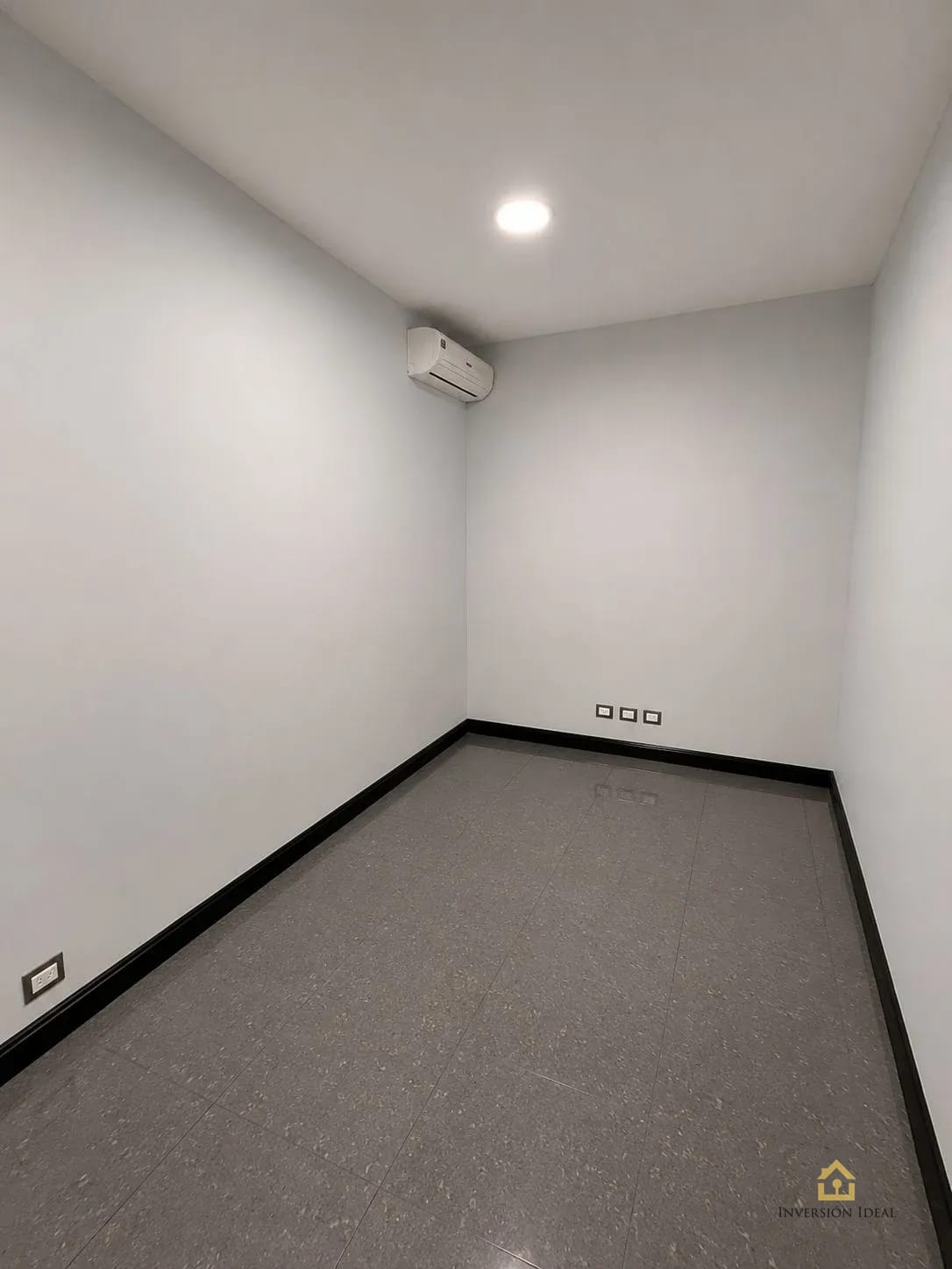 Edificio en renta 6 ambientes 433 mts2 - $5,900 / Q44,800. En Zona 10 — Oficina en Alquiler en 19-10, Zona 10, Guatemala, Ciudad — foto 6 de 11