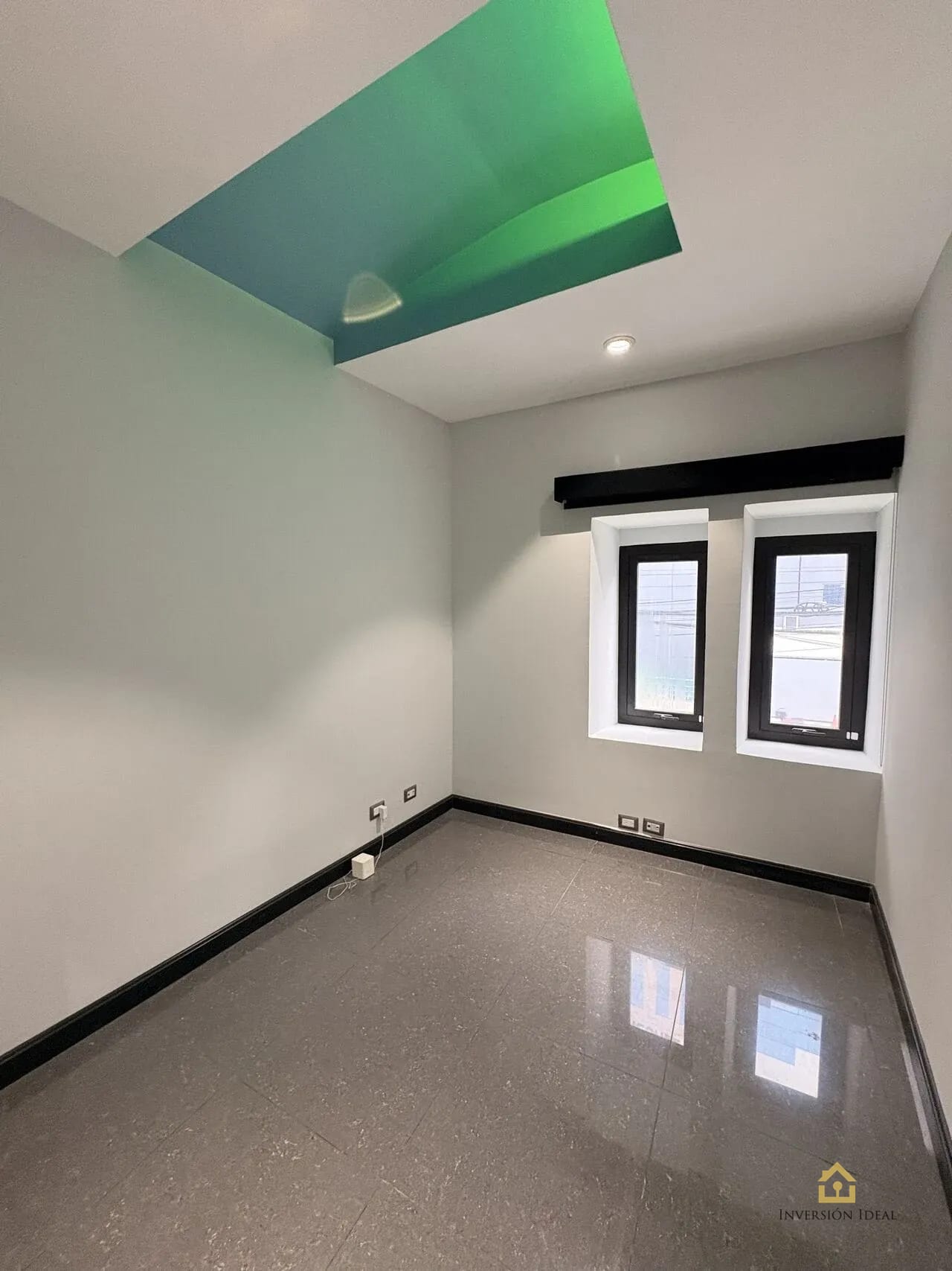 Edificio en renta 6 ambientes 433 mts2 - $5,900 / Q44,800. En Zona 10 — Oficina en Alquiler en 19-10, Zona 10, Guatemala, Ciudad — foto 8 de 11