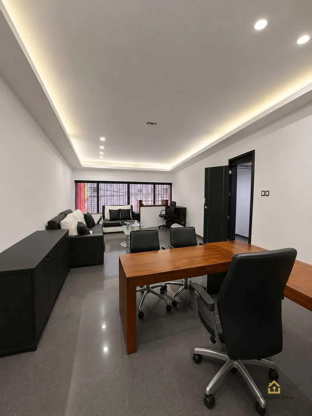 Edificio en renta 6 ambientes 433 mts2 - $5,900 / Q44,800. En Zona 10 — Oficina en Alquiler en 19-10, Zona 10, Guatemala, Ciudad — foto 1 de 11