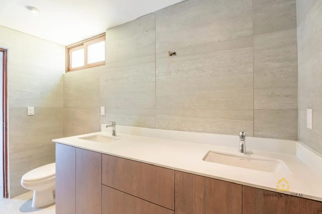 Casa en venta 4 habitaciones 256 mts2 - $495,000 + IVA (Negociables) en 20 Calle Zona 10 — Casa en Venta en Empresarial Los Próceres, Zona 10, Guatemala, Ciudad — foto 4 de 10