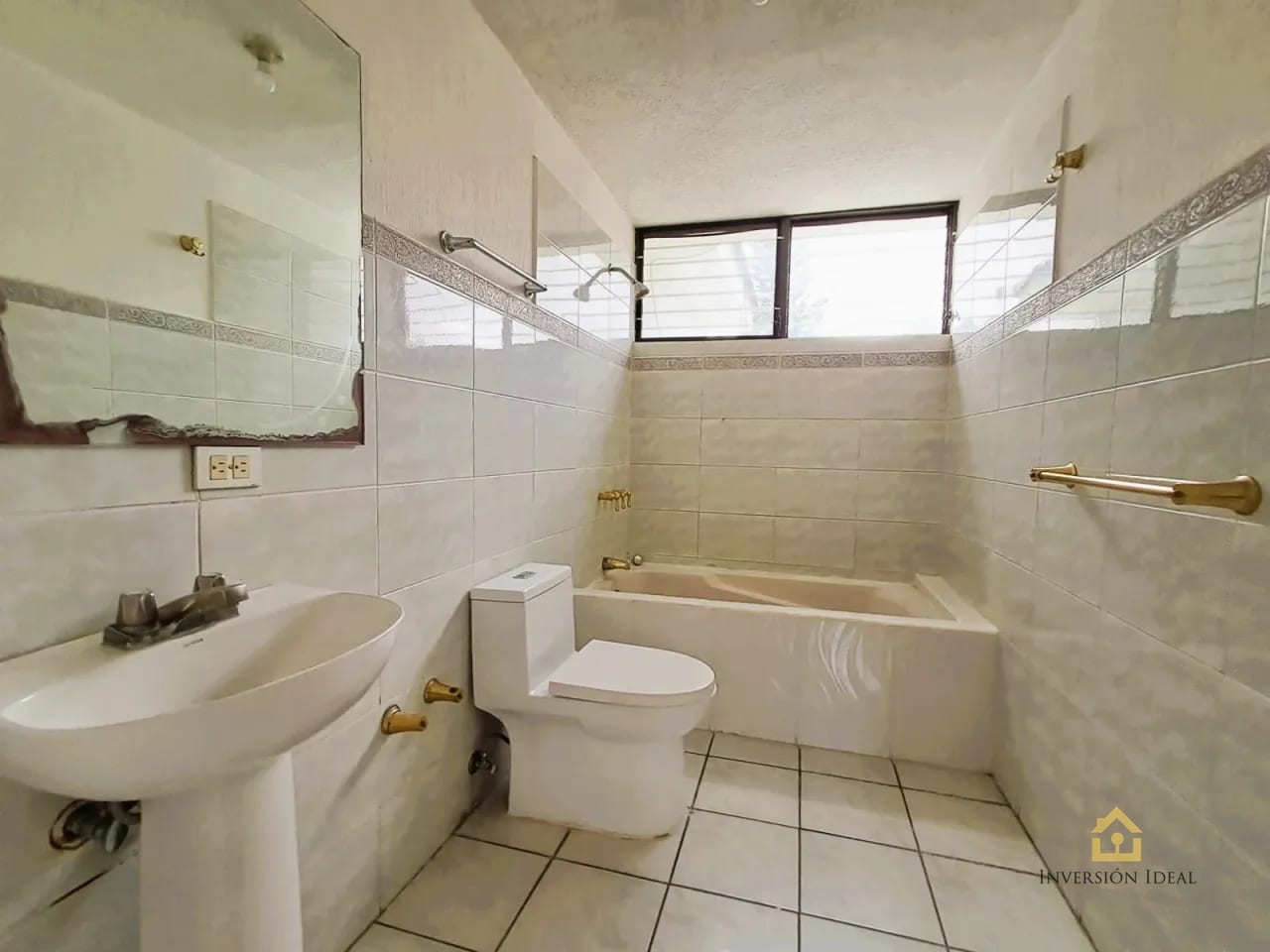 Casa en renta 3 habitaciones + estudio $950 | km 16.5 CAES — Casa en Alquiler en Terravista, Carretera a El Salvador, Guatemala, Ciudad — foto 9 de 12