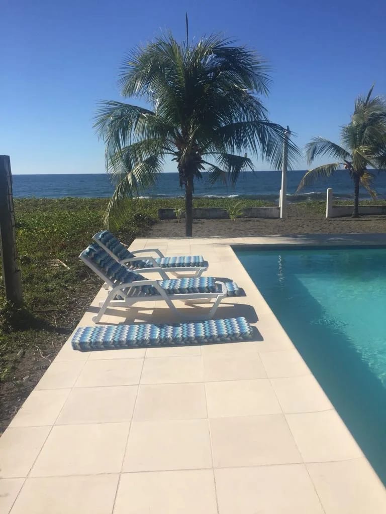 Linda Casa de Descanso en Monterrico, con Orilla de Playa — Casa vacacional en Venta en Monterrico, Santa Rosa — foto 11 de 15