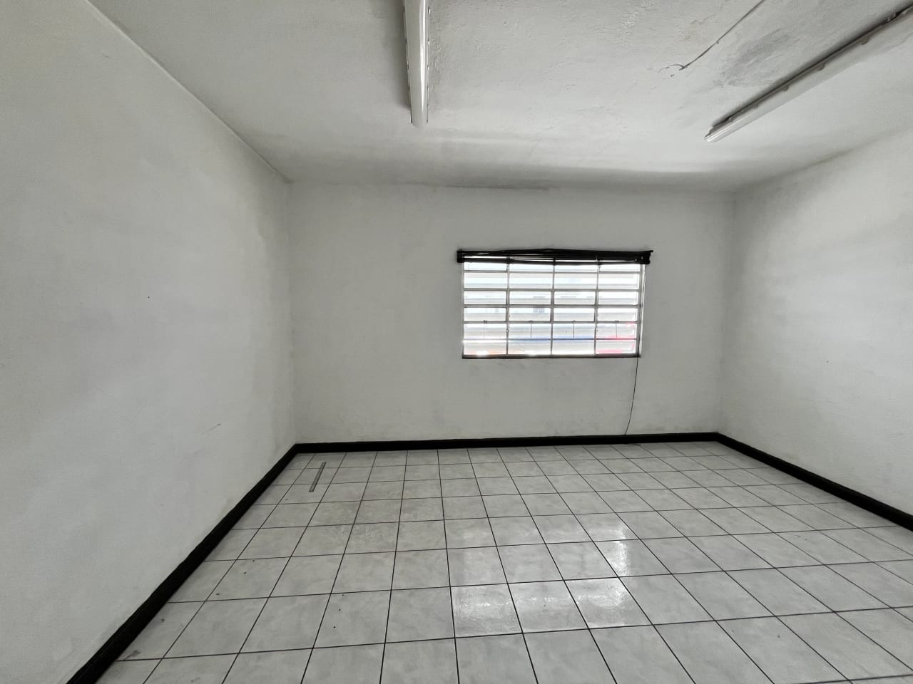 Propiedad Comercial en Alquiler | Avenida Petapa — Oficina en Alquiler en Zona 12, Guatemala, Ciudad — foto 7 de 15