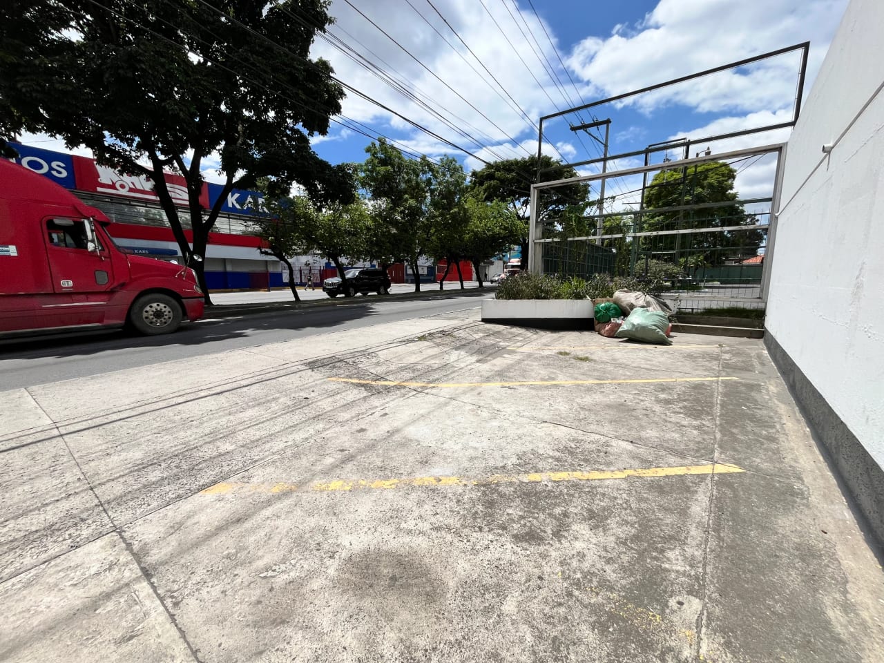Propiedad Comercial en Alquiler | Avenida Petapa — Oficina en Venta en San Miguel Petapa, Guatemala, Ciudad — foto 2 de 7