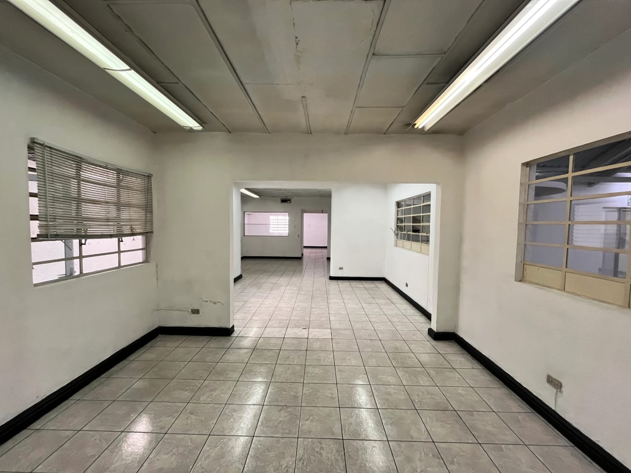 Propiedad Comercial en Alquiler | Avenida Petapa — Oficina en Venta en San Miguel Petapa, Guatemala, Ciudad — foto 4 de 7