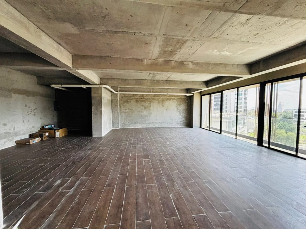 Zona 15 Alquilo oficina para estrenar en edificio GAURA — Oficina en Alquiler en Zona 15, Guatemala, Ciudad — foto 2 de 6