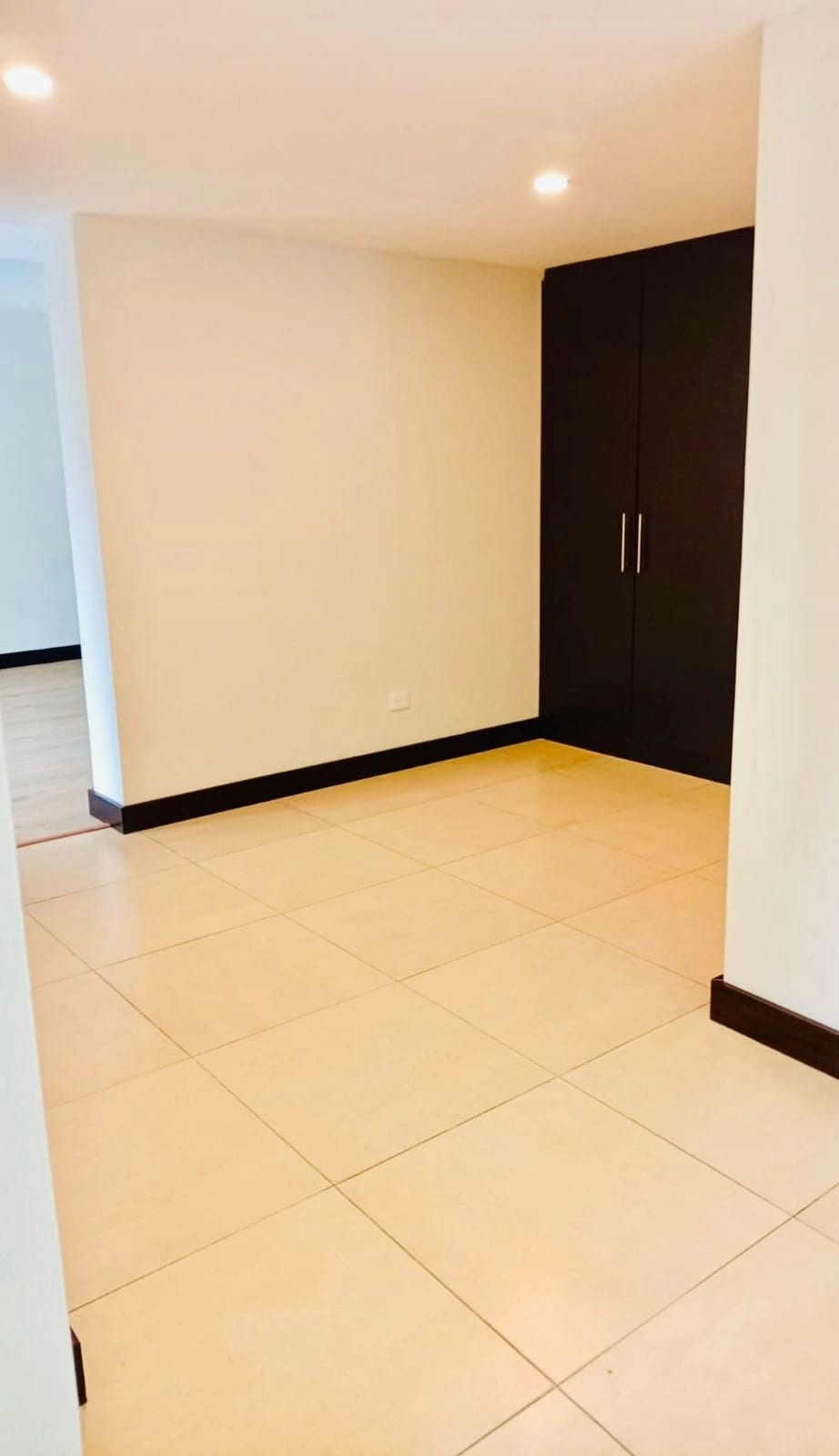 Zona 14 Oficina en Alquiler de primer nivel 102 Mts2 — Oficina en Alquiler en Zona 14, Guatemala, Ciudad — foto 4 de 10