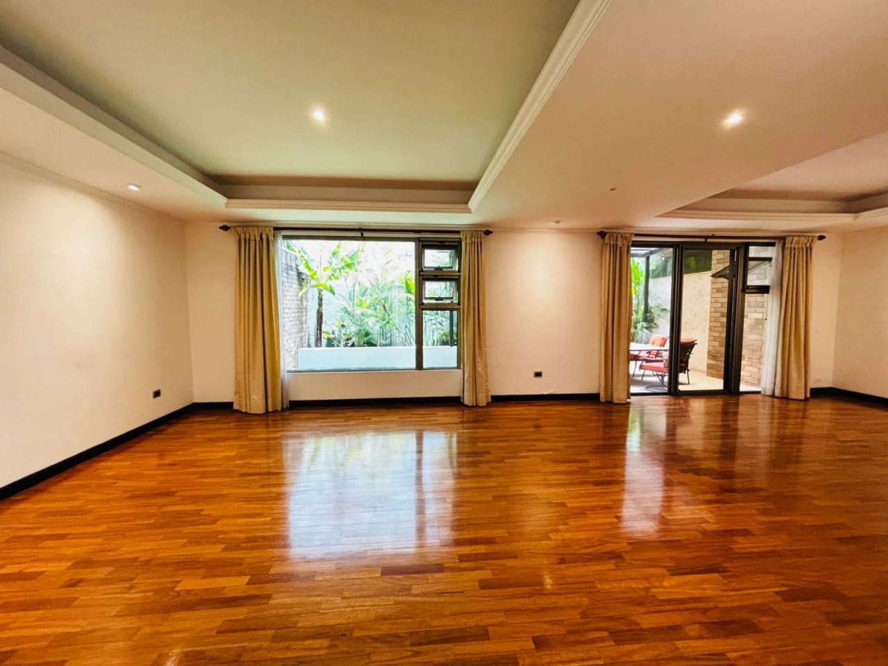 Hermosa casa de 3 dormitorios con jardín, en sector exclusivo Zona 10 OAKLAND — Casa en Venta en Zona 10, Guatemala, Ciudad — foto 3 de 16