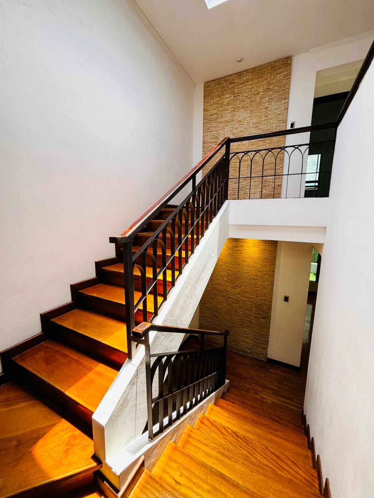 Hermosa casa de 3 dormitorios con jardín, en sector exclusivo Zona 10 OAKLAND — Casa en Venta en Zona 10, Guatemala, Ciudad — foto 10 de 16