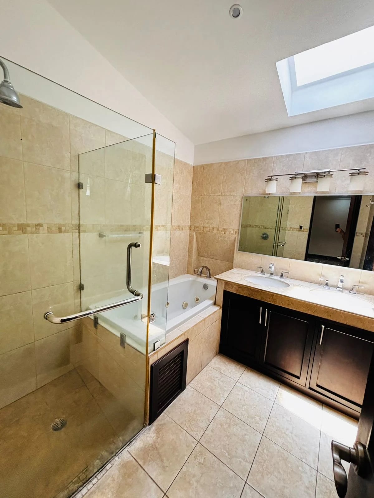 Hermosa casa de 3 dormitorios con jardín, en sector exclusivo Zona 10 OAKLAND — Casa en Venta en Zona 10, Guatemala, Ciudad — foto 12 de 16
