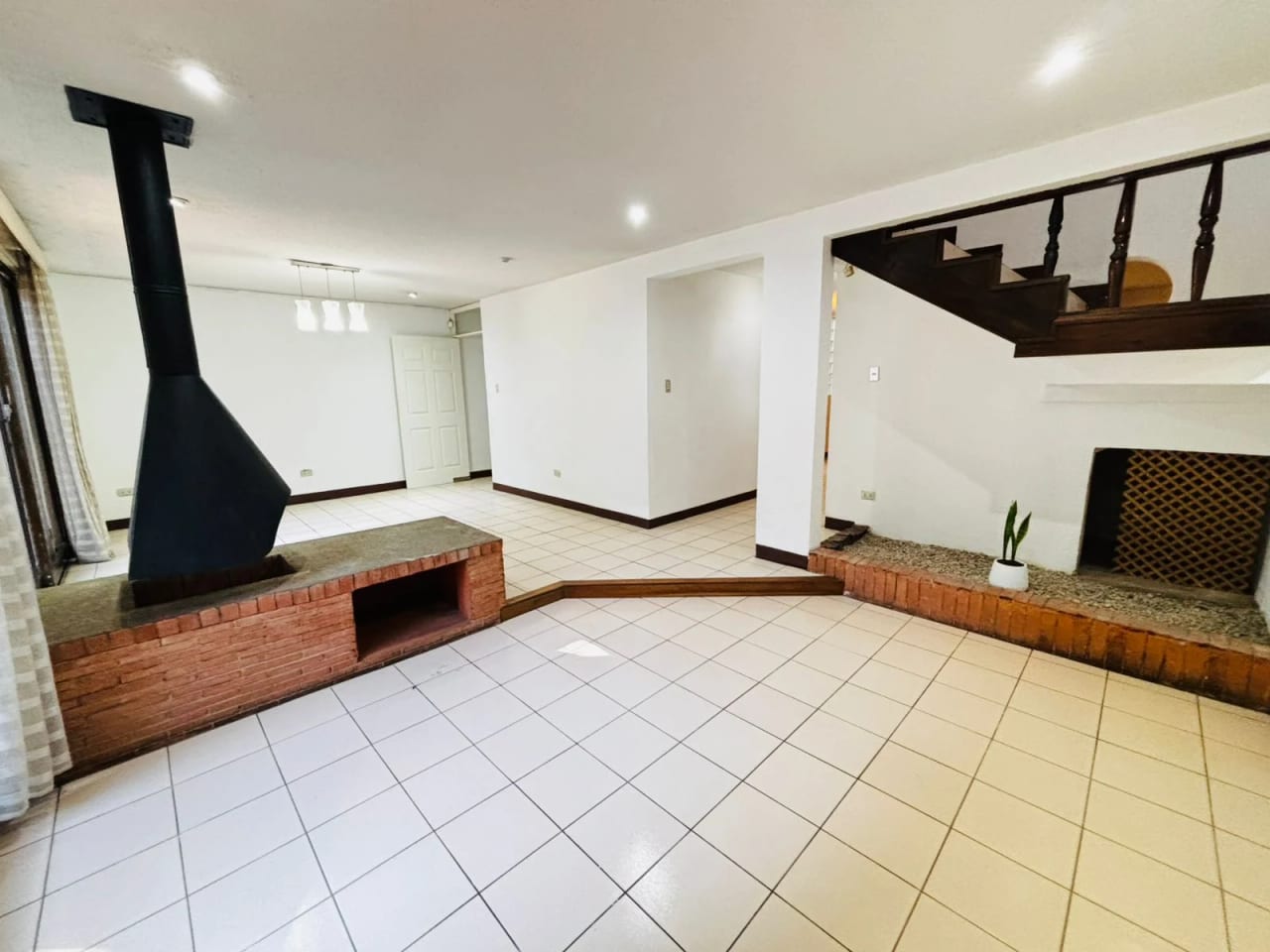 Casa de 3 dormitorios con amplio Jardín, en Km 27 CAES — Casa en Venta en Carretera a El Salvador, Guatemala, Ciudad — foto 3 de 17