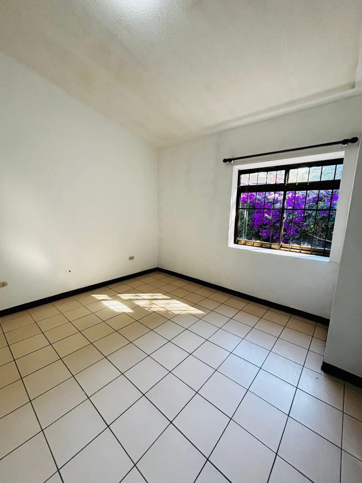 Casa de 3 dormitorios con amplio Jardín, en Km 27 CAES — Casa en Venta en Carretera a El Salvador, Guatemala, Ciudad — foto 7 de 17