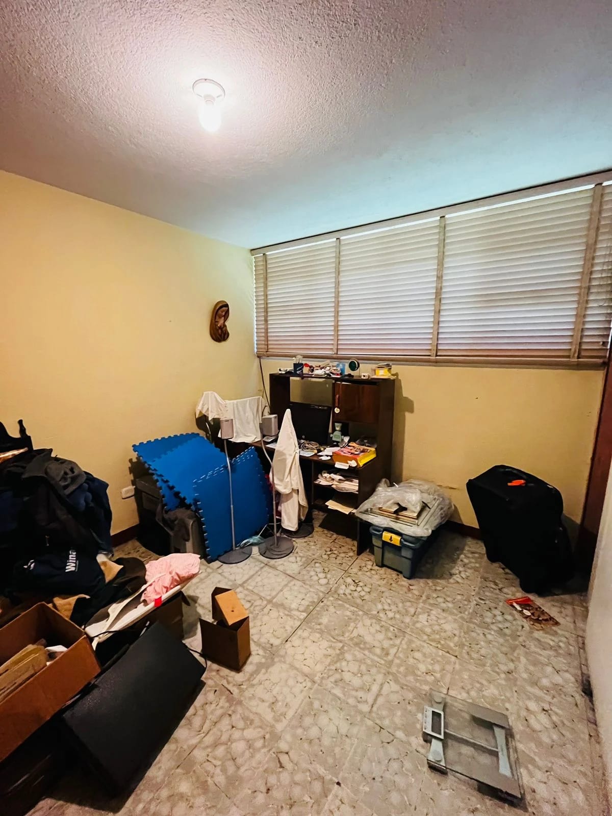Amplia casa con 9 ambientes y jardín en zona 6, cercana a MEGASEIS — Casa en Venta en Zona 6, Guatemala, Ciudad — foto 3 de 11