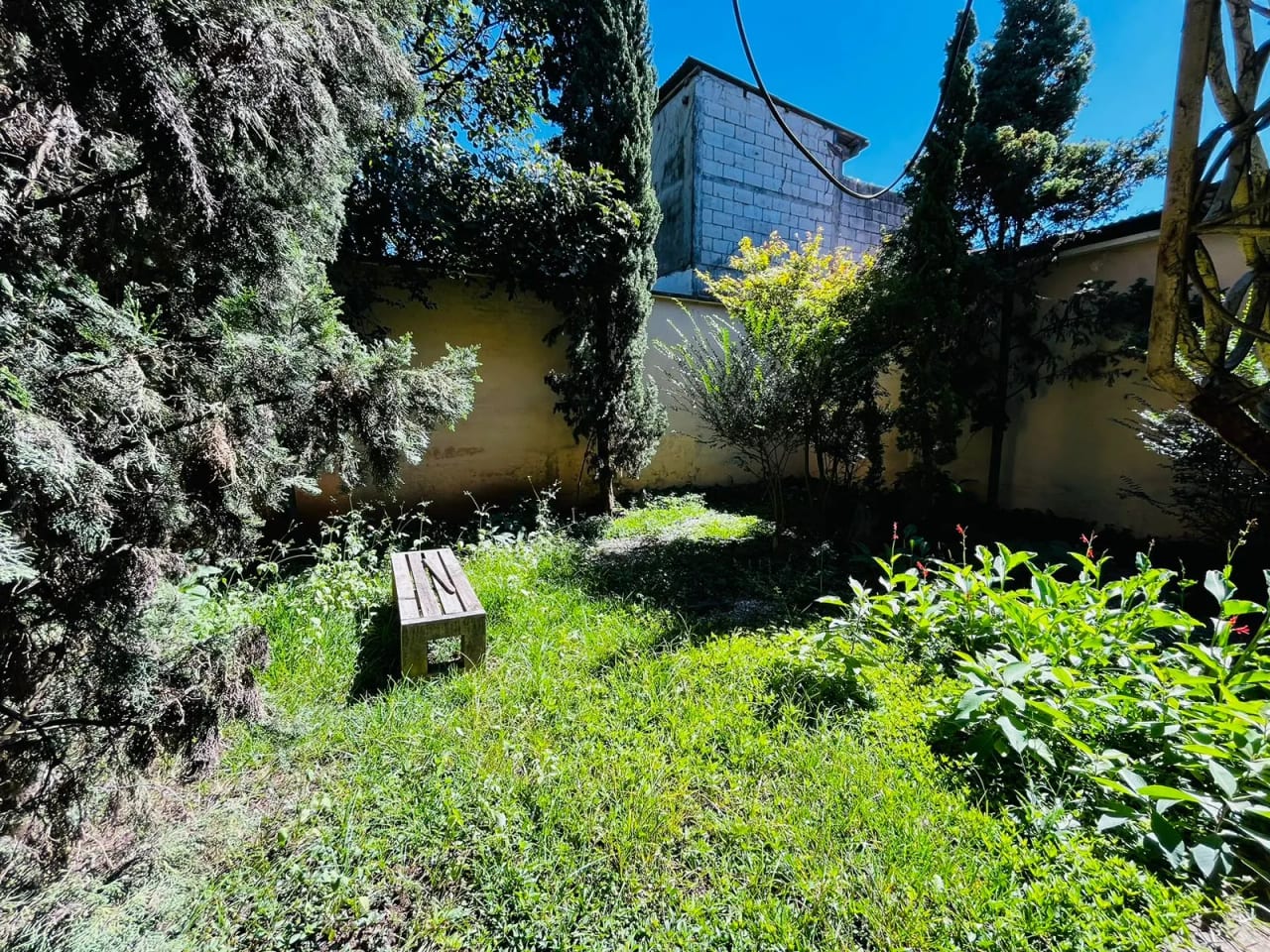 Amplia casa con 9 ambientes y jardín en zona 6, cercana a MEGASEIS — Casa en Venta en Zona 6, Guatemala, Ciudad — foto 5 de 11