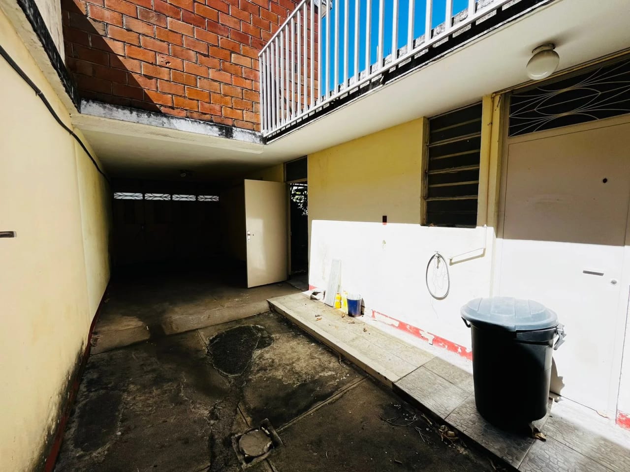 Amplia casa con 9 ambientes y jardín en zona 6, cercana a MEGASEIS — Casa en Venta en Zona 6, Guatemala, Ciudad — foto 7 de 11