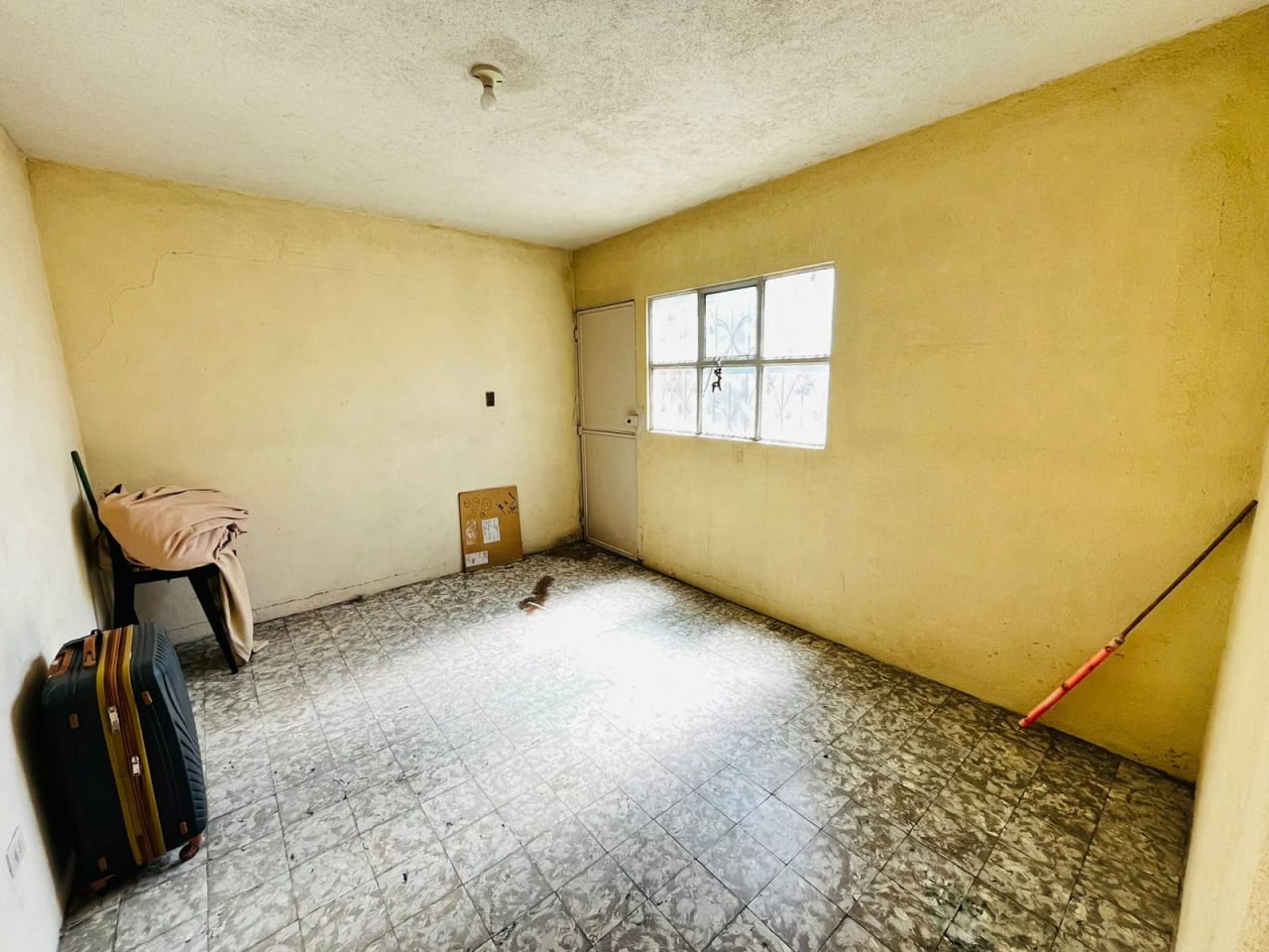 Amplia casa con 9 ambientes y jardín en zona 6, cercana a MEGASEIS — Casa en Venta en Zona 6, Guatemala, Ciudad — foto 8 de 11
