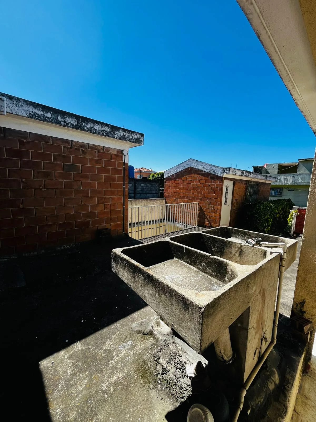 Amplia casa con 9 ambientes y jardín en zona 6, cercana a MEGASEIS — Casa en Venta en Zona 6, Guatemala, Ciudad — foto 10 de 11