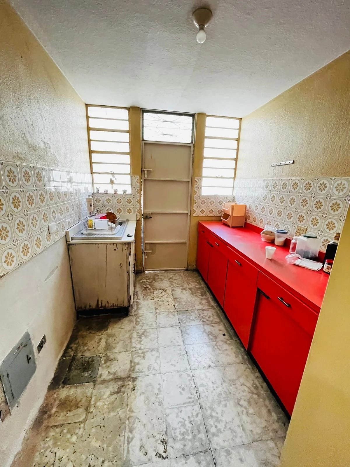 Amplia casa con 9 ambientes y jardín en zona 6, cercana a MEGASEIS — Casa en Venta en Zona 6, Guatemala, Ciudad — foto 11 de 11