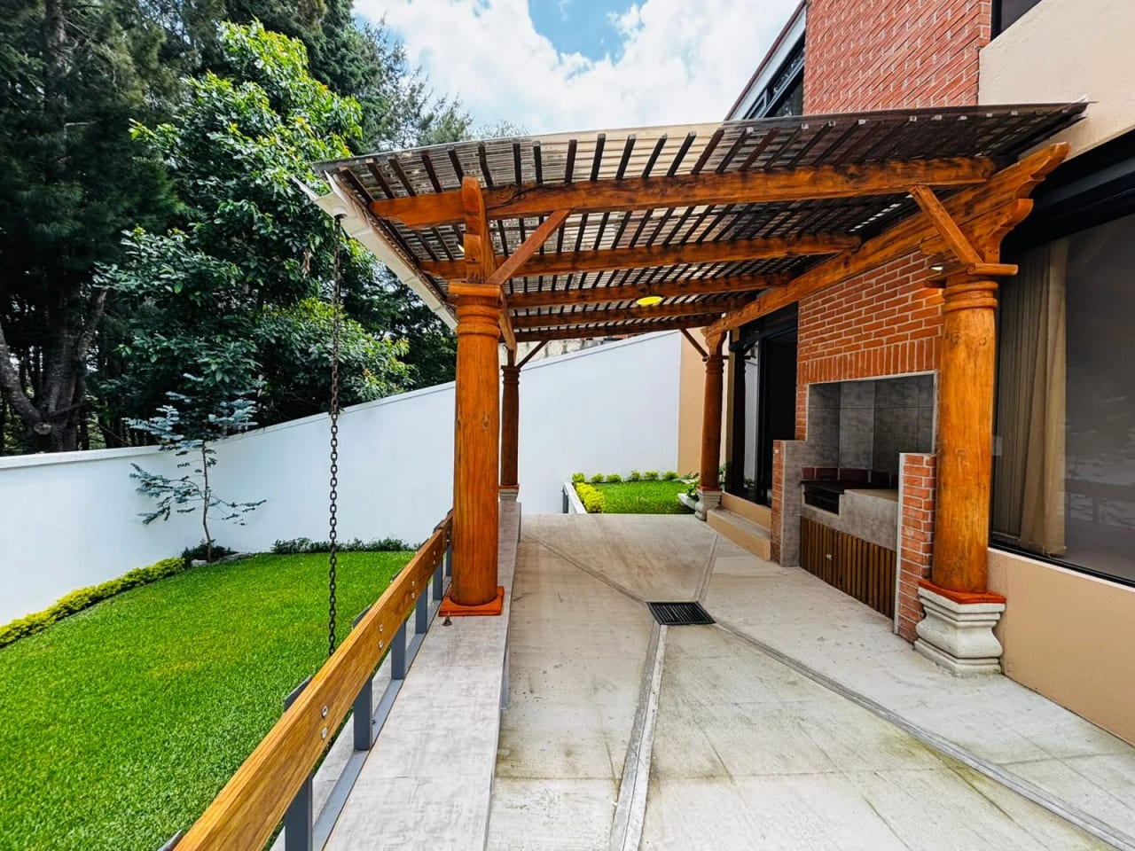 Km 16.5 CAES Casa de 4 dormitorios con jardín — Casa en Venta en Carretera a El Salvador, Guatemala, Ciudad — foto 1 de 16