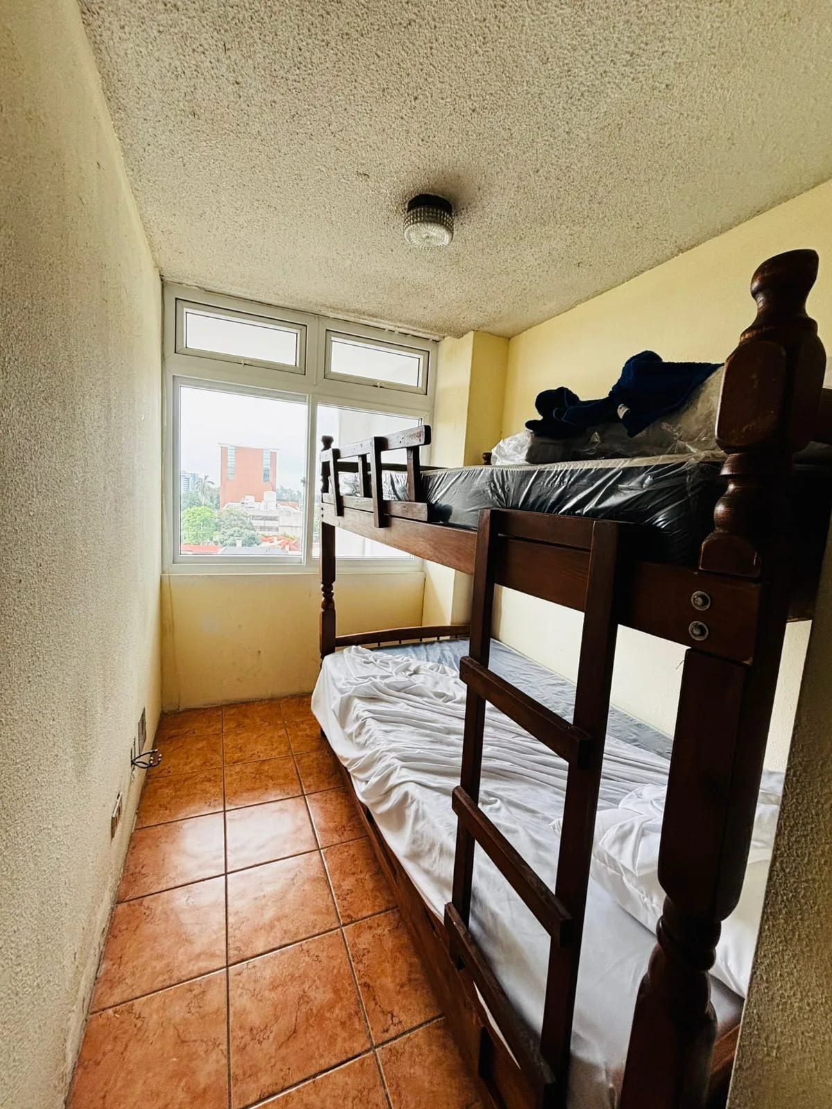 Amplio apartamento de 350 mts. en zona 10 — Apartamento en Alquiler en Zona 10, Guatemala, Ciudad — foto 16 de 17