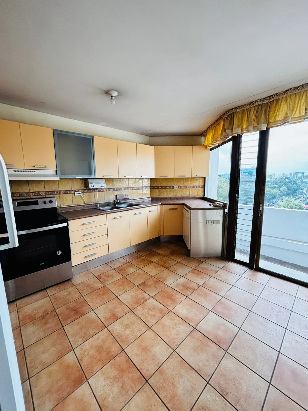 Amplio apartamento de 350 mts. en zona 10 — Apartamento en Alquiler en Zona 10, Guatemala, Ciudad — foto 17 de 17