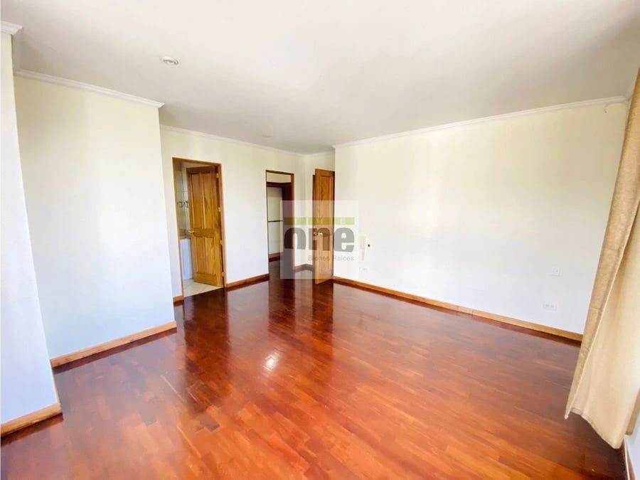 Apartamento de 2 dormitorios en zona 10, excelente ubicación — Apartamento en Alquiler en Zona 10, Guatemala, Ciudad — foto 2 de 13