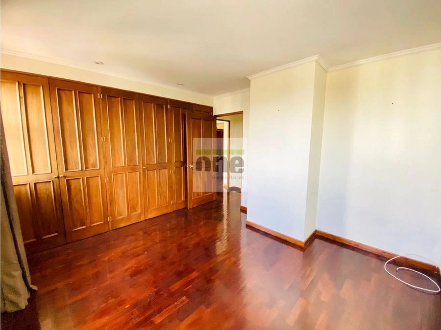 Apartamento de 2 dormitorios en zona 10, excelente ubicación — Apartamento en Alquiler en Zona 10, Guatemala, Ciudad — foto 5 de 13