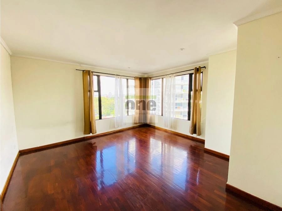 Apartamento de 2 dormitorios en zona 10, excelente ubicación — Apartamento en Alquiler en Zona 10, Guatemala, Ciudad — foto 8 de 13