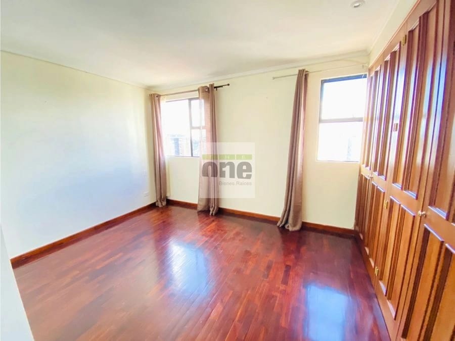 Apartamento de 2 dormitorios en zona 10, excelente ubicación — Apartamento en Alquiler en Zona 10, Guatemala, Ciudad — foto 7 de 13