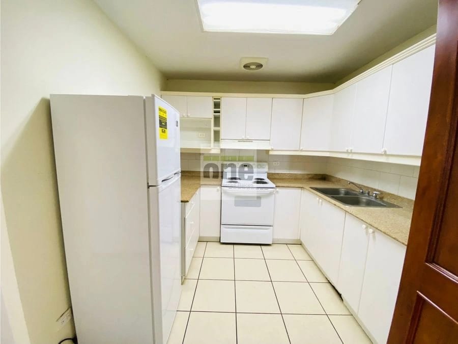 Apartamento de 2 dormitorios en zona 10, excelente ubicación — Apartamento en Alquiler en Zona 10, Guatemala, Ciudad — foto 9 de 13