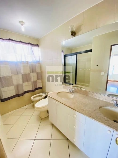 Apartamento de 2 dormitorios en zona 10, excelente ubicación — Apartamento en Alquiler en Zona 10, Guatemala, Ciudad — foto 11 de 13