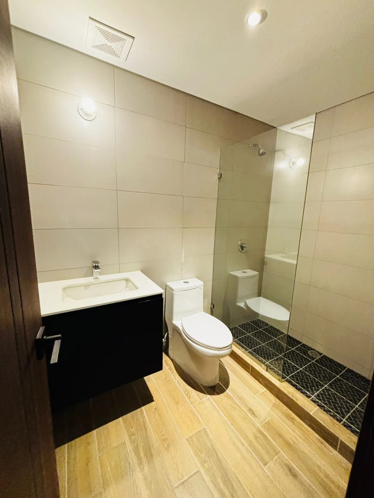 Lindo Apartamento tipo coral en alquiler en zona 4 — Apartamento en Alquiler en Zona 4, Guatemala, Ciudad — foto 4 de 14