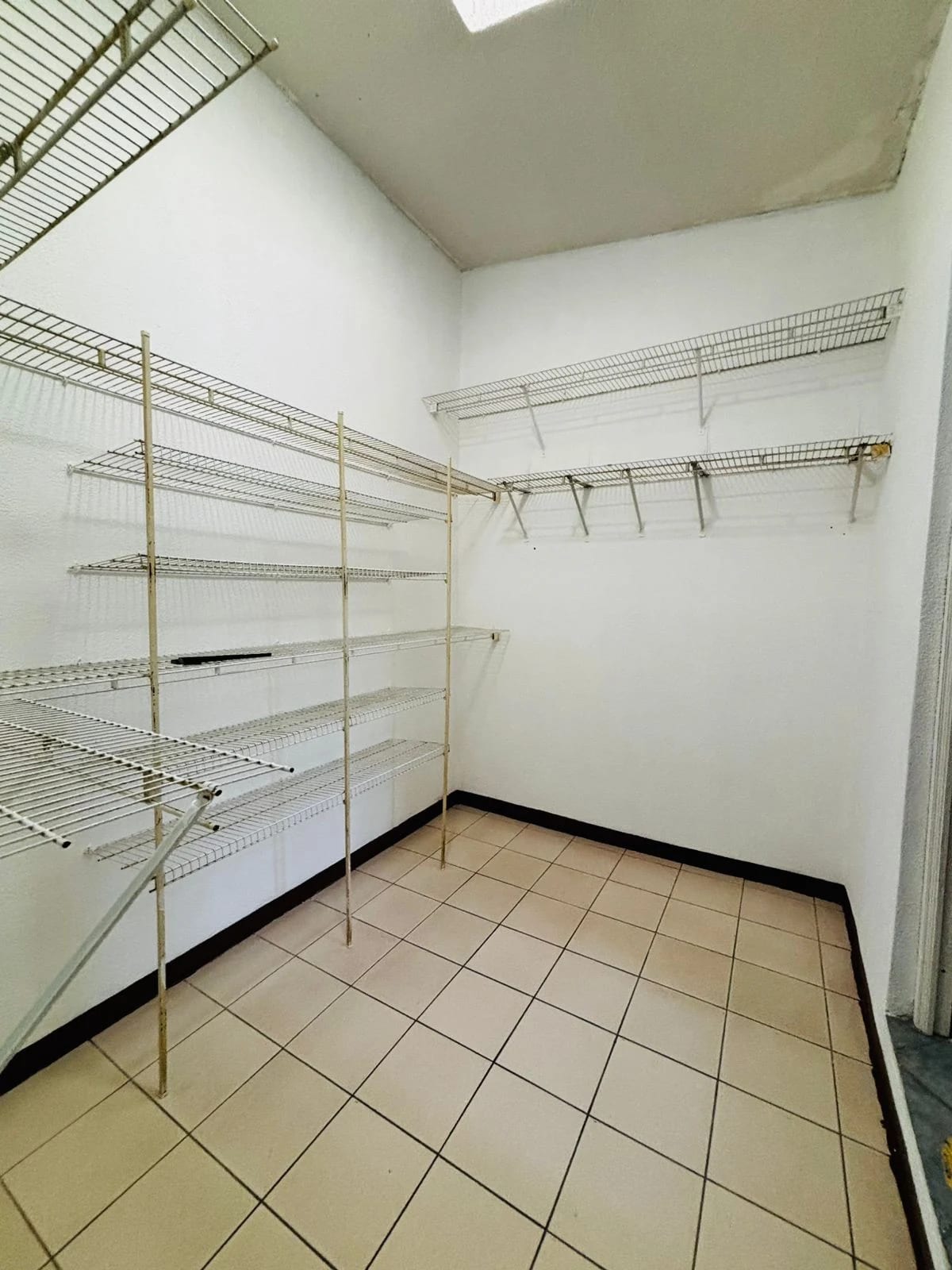 Linda y amplia casa fuera de garita en Venta en Km 27 CAES — Casa en Venta en Carretera a El Salvador, Guatemala, Ciudad — foto 14 de 17