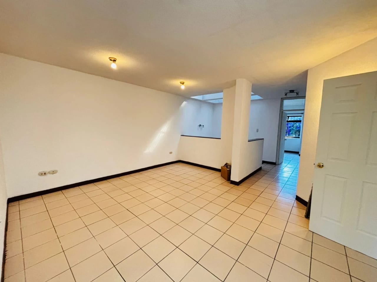 Linda y amplia casa fuera de garita en Venta en Km 27 CAES — Casa en Venta en Carretera a El Salvador, Guatemala, Ciudad — foto 17 de 17