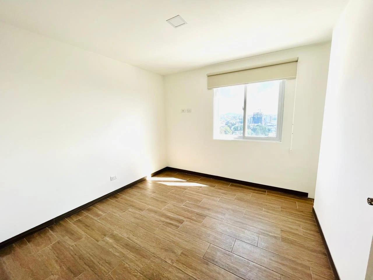 Lindo apartamento de 3 dormitorios en zona 12 — Apartamento en Alquiler en Zona 12, Guatemala, Ciudad — foto 4 de 15